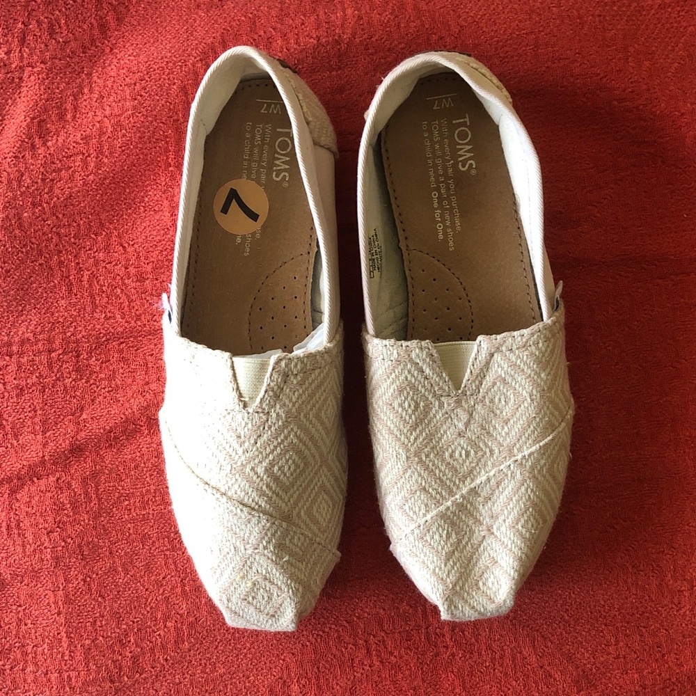 TOMS Women's Cream Beige Textured Slip-On Moccasins